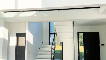 Constructeur maison passerelle verre moderne plans interieurs