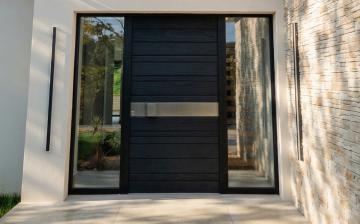 Bien choisir sa porte d’entrée : l’alliance de la sécurité, du style et de l’exception