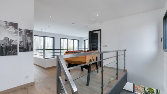 Maison sur mesure mezzanine vide sur sejour