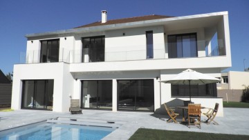 Construire maison sur mesure piscine haut de gamme