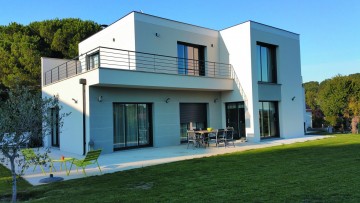 Construire maison sur mesure terrasse beton