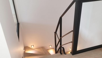 Maison escalier sur mesure eclairage bois