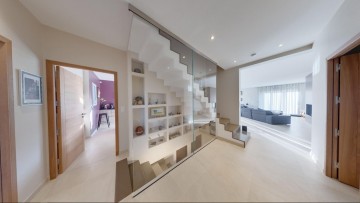 Maison escalier sur mesure verriere